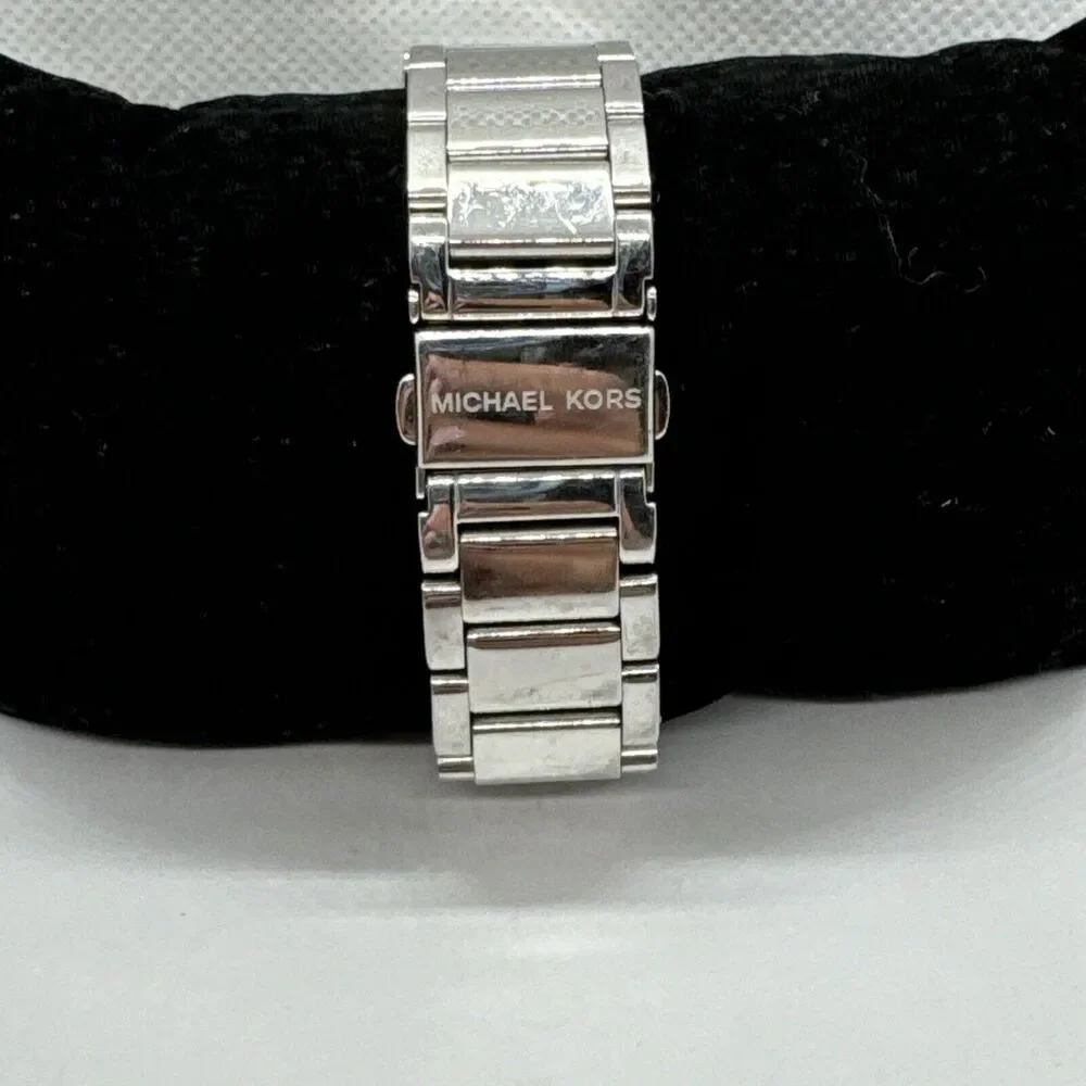 Michael Kors MK5353 Women Silver Stainless Steel Analog Dial Wrist Watch JNA397